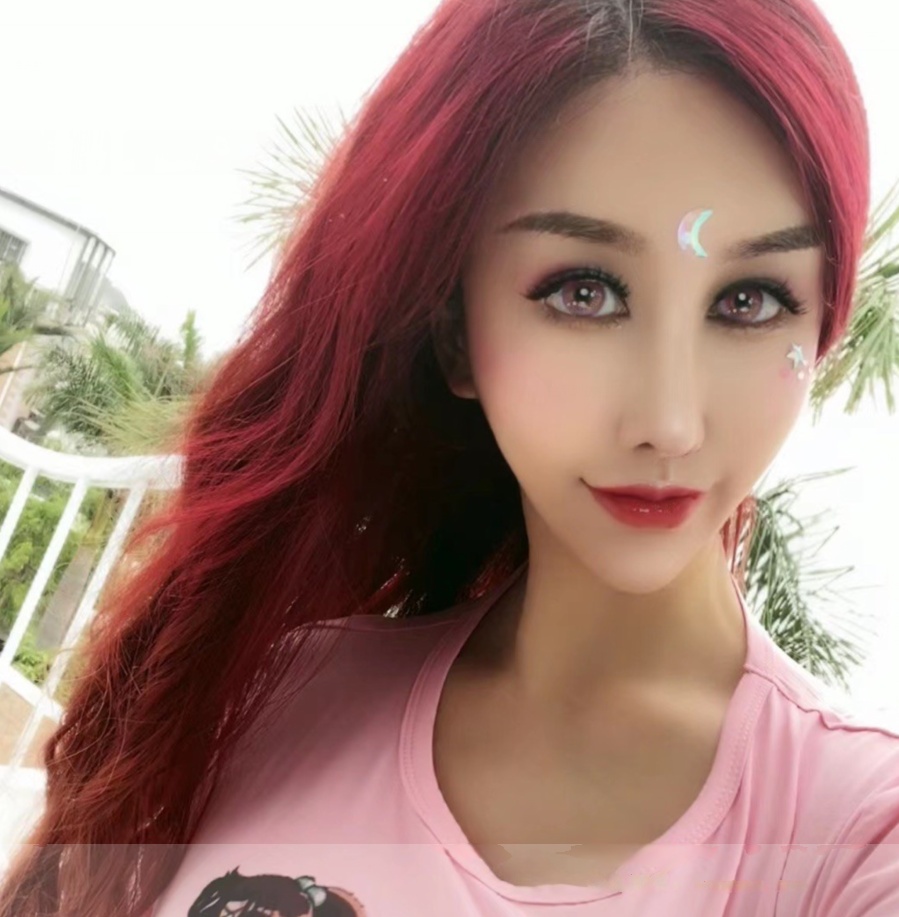 一线天爆乳模特