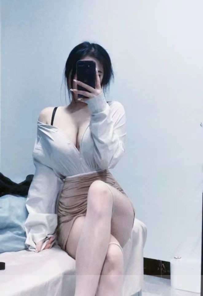 大奶的黑丝姐姐