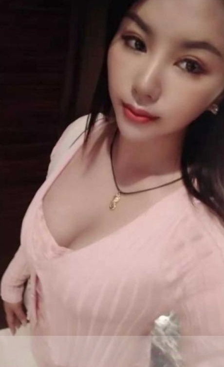 六里桥翘臀黑丝制服系