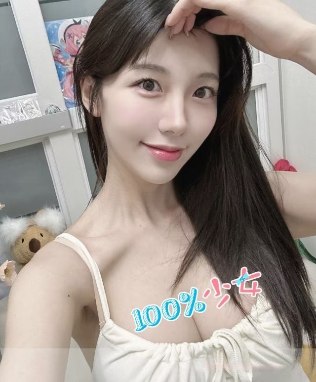 营门口巨乳水嫩妹子