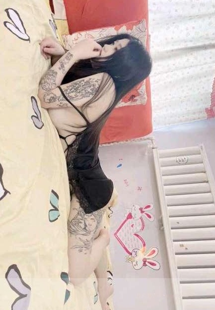 纹身大胸妹媛宝