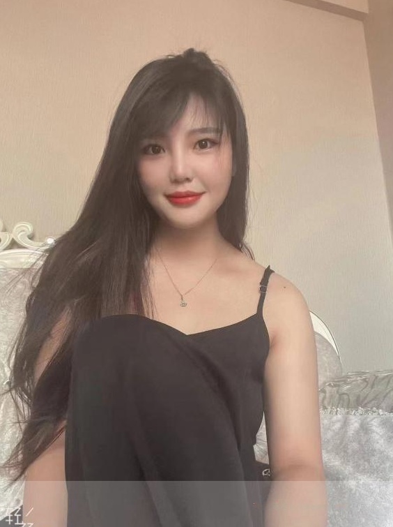 丰满甜妹