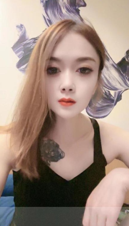 天心长腿气质少妇娃娃