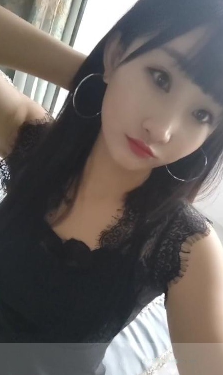 江岸大胸少妇