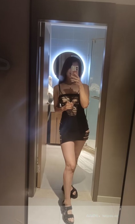 长腿大胸少妇