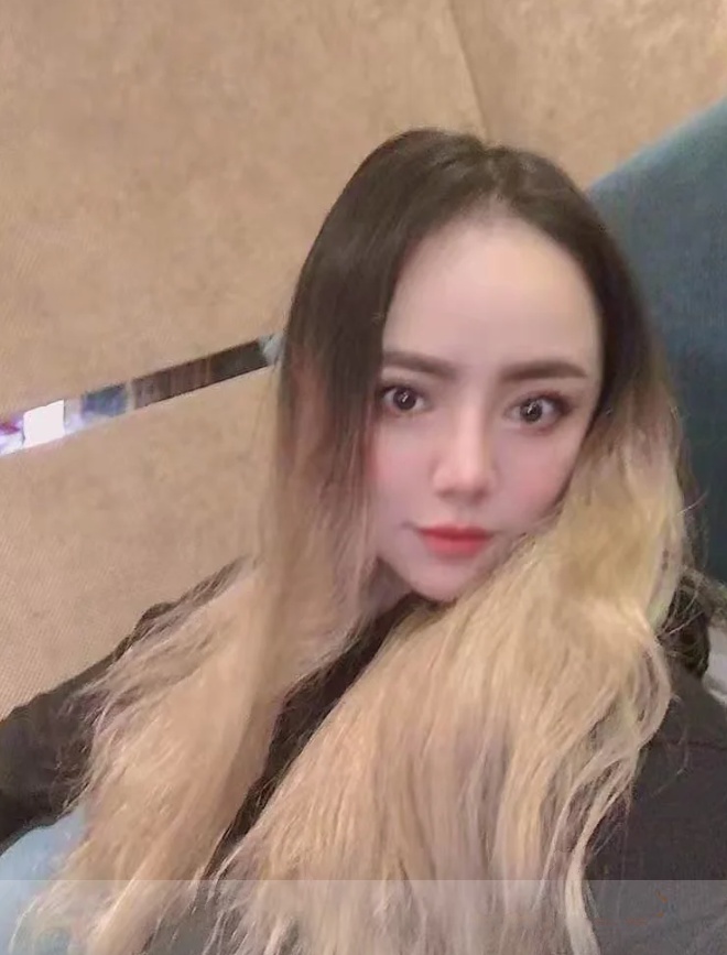 南坪万达丰满大胸妹