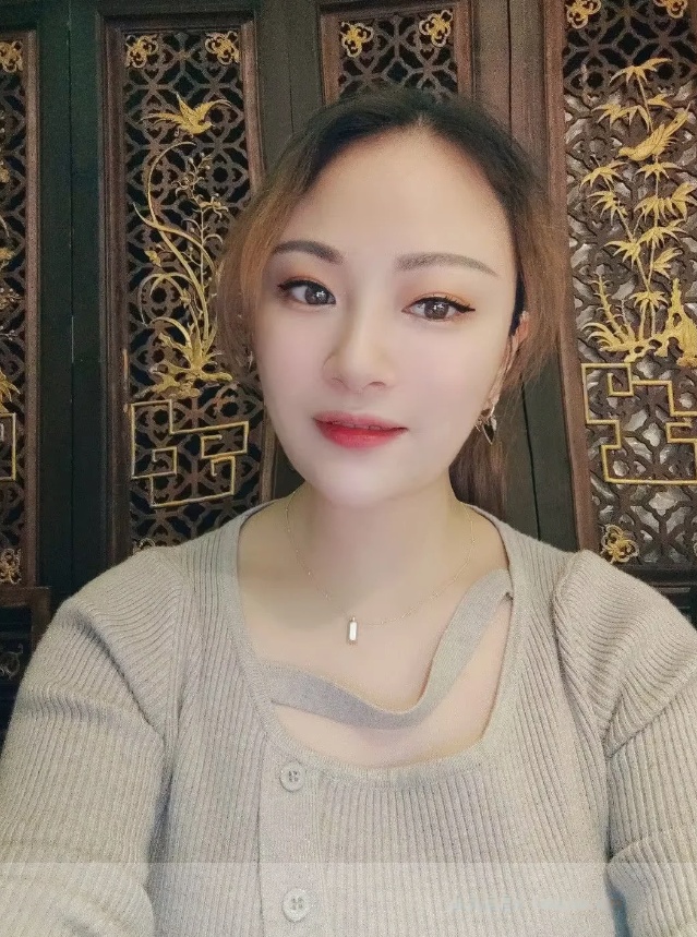 宽窄巷子丰满少妇