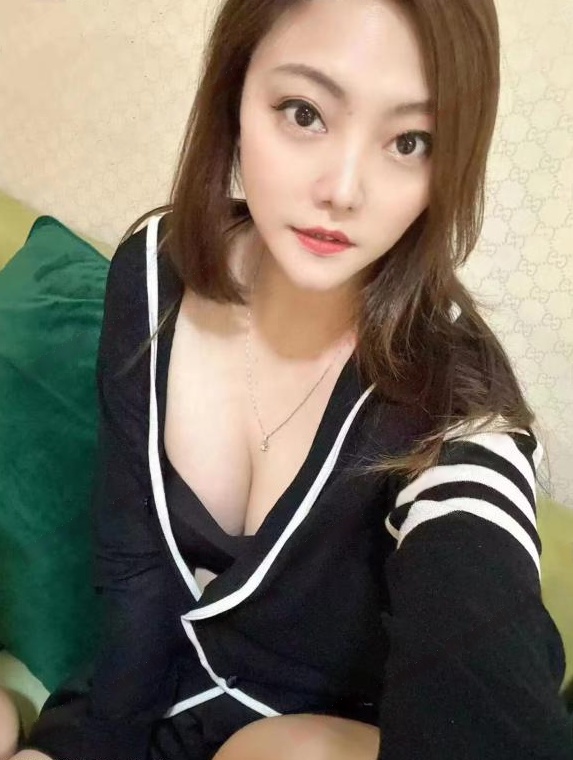 龙华区巨乳少女初夏