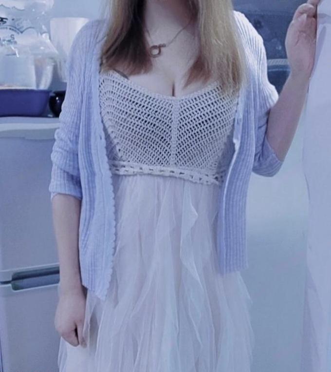 翻身站大胸泄火妹