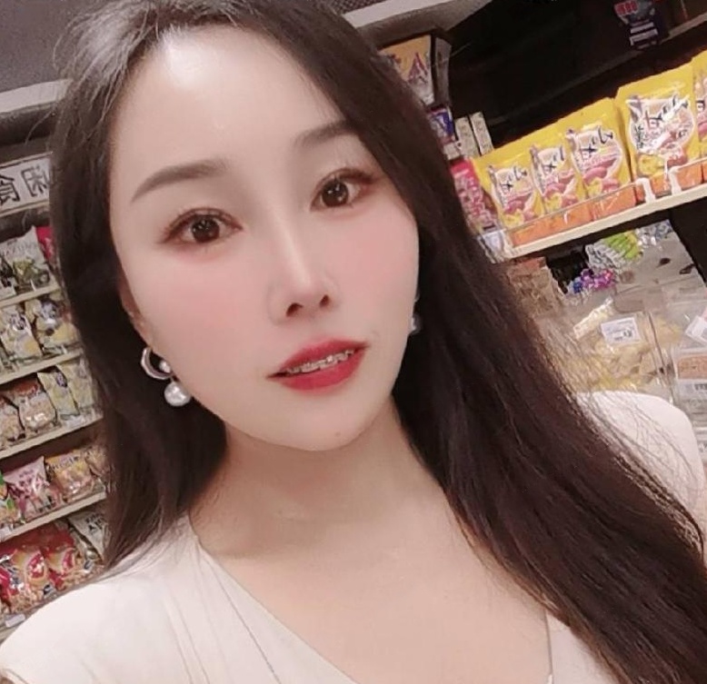 南湖卖衣服少妇