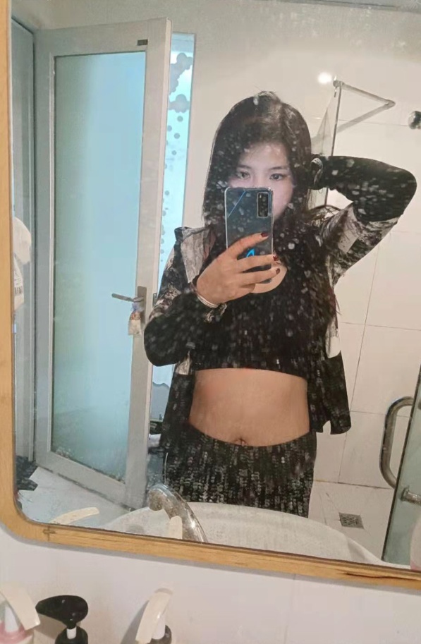 娇小妹子77