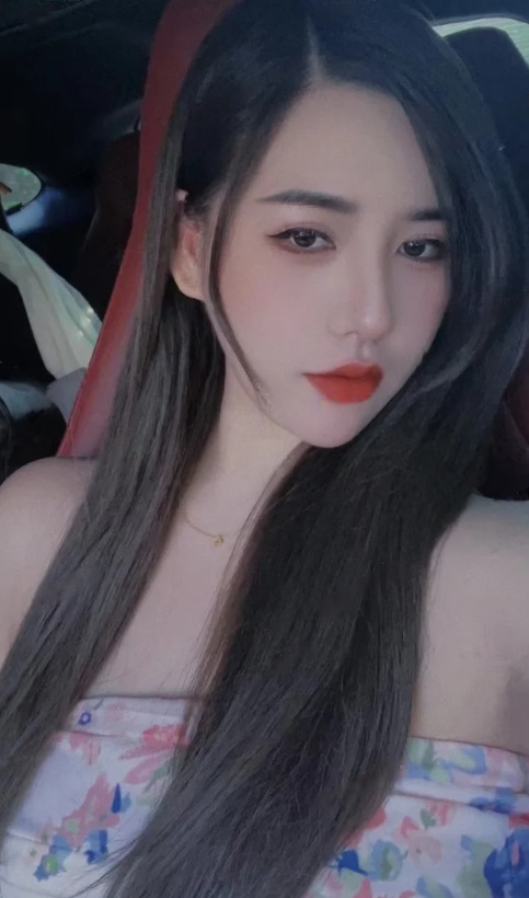 身材炸裂的骚瑶妹