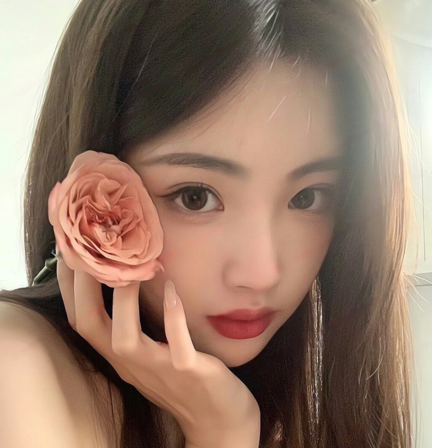 这个妹子有点骚