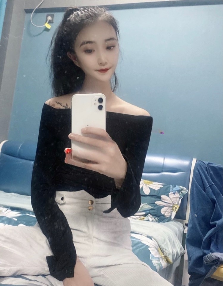 高瘦模特身材梦瑶