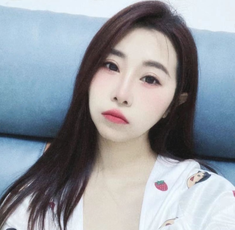 挺年轻的妹子