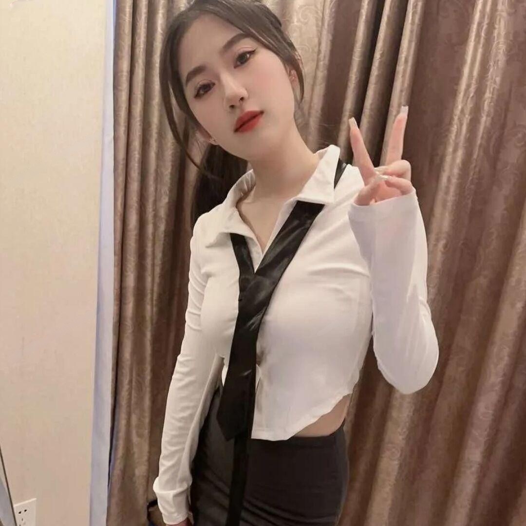 性感黑丝喷水熟女倩倩