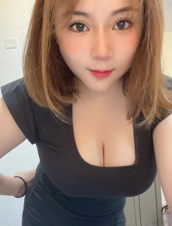 舌吻大胸妹环环