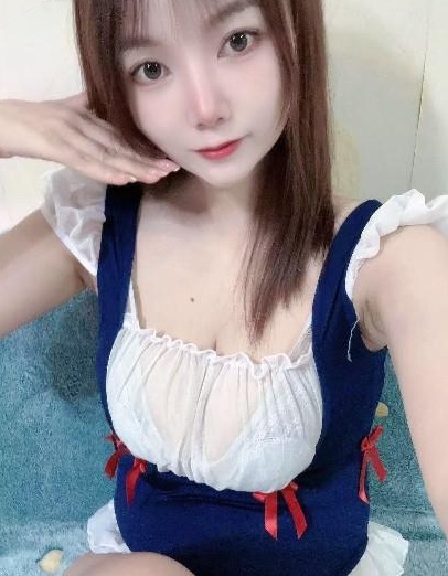 大胸可爱的女孩