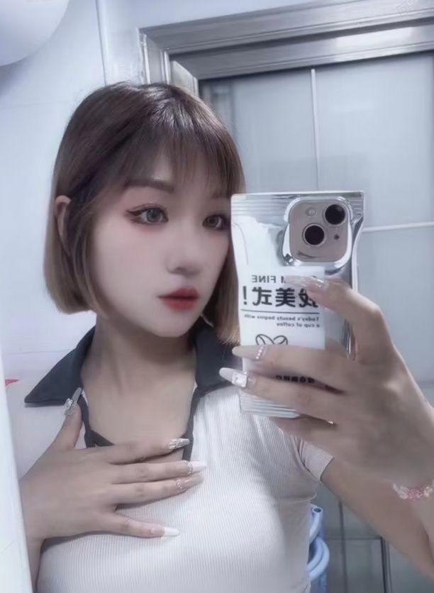 范湖短发小可爱