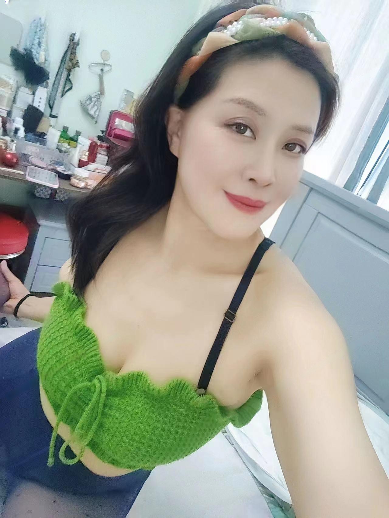身材火辣的性感少妇