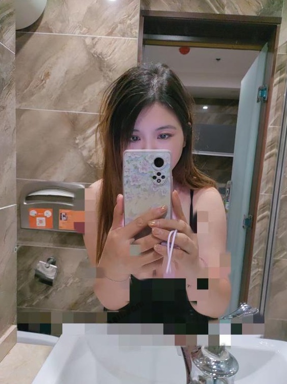 江岸大胸美女
