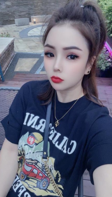 风骚服务兼备小姐姐