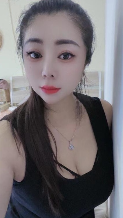 大胸骚女金莲后花园