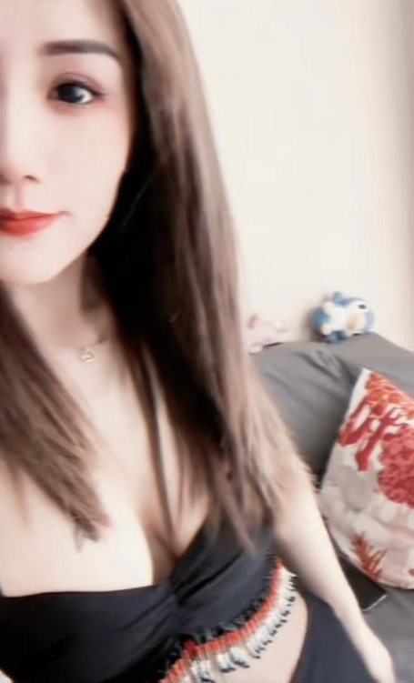 桥北小区里大胸小姐姐