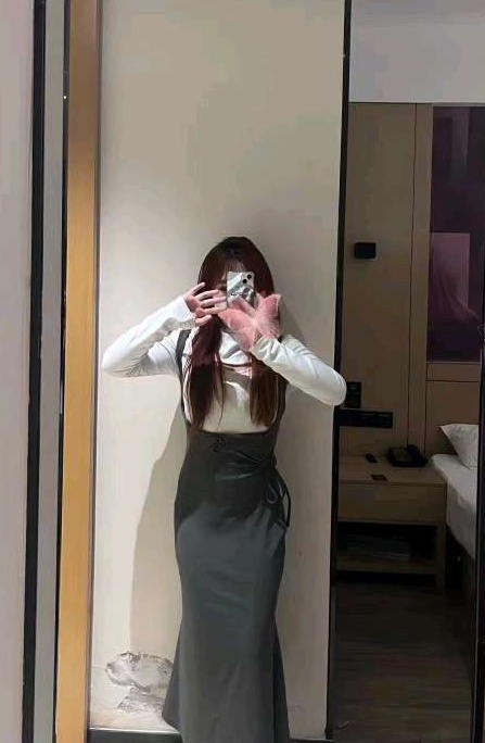年轻小美女