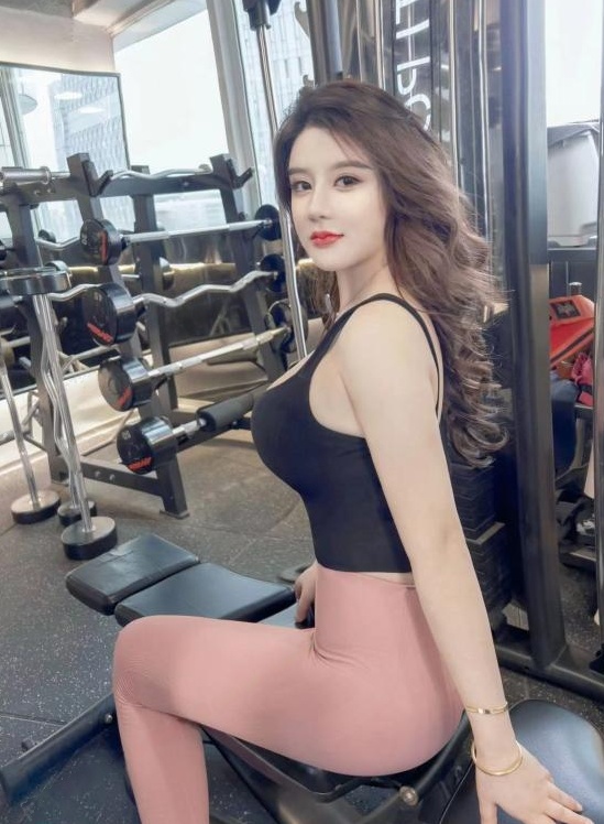 巨乳翘臀红牌小姐姐