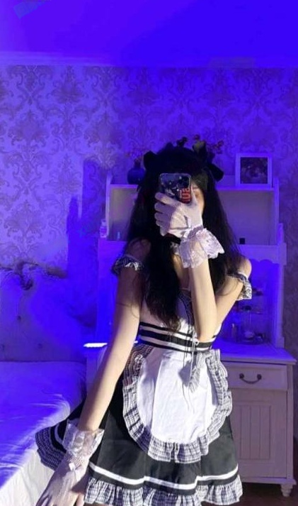 黑丝美女萌萌