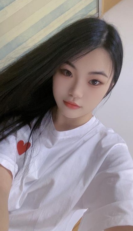 清纯肤白小可爱