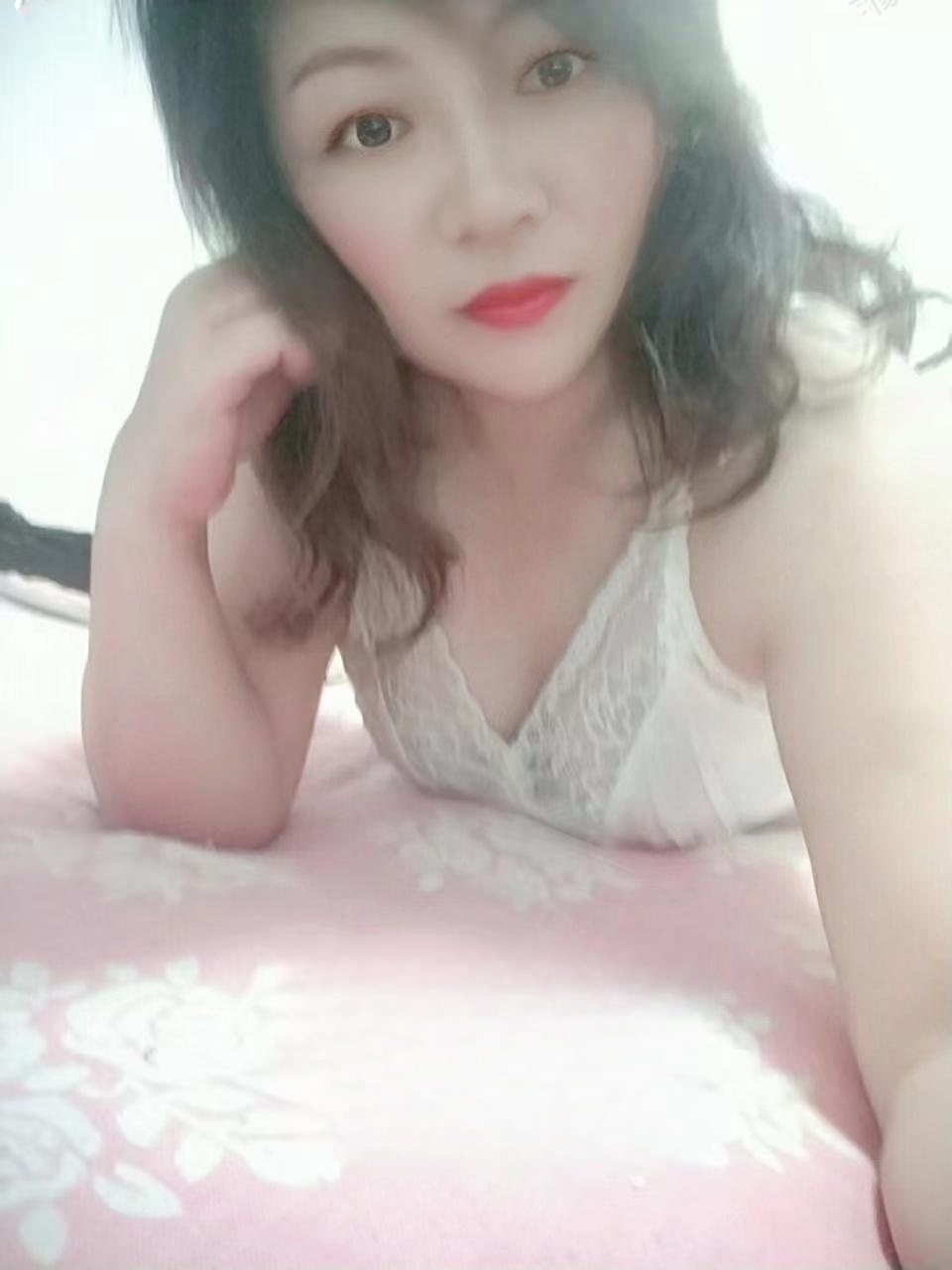 丰满迷人川妹子