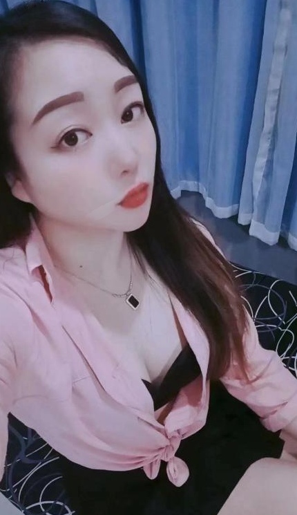 雨花大胸云朵妹子