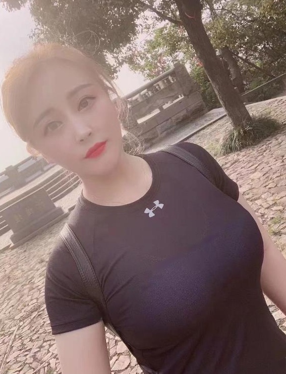 园区大胸少妇