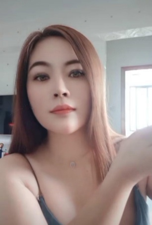 大奶秋千骚女