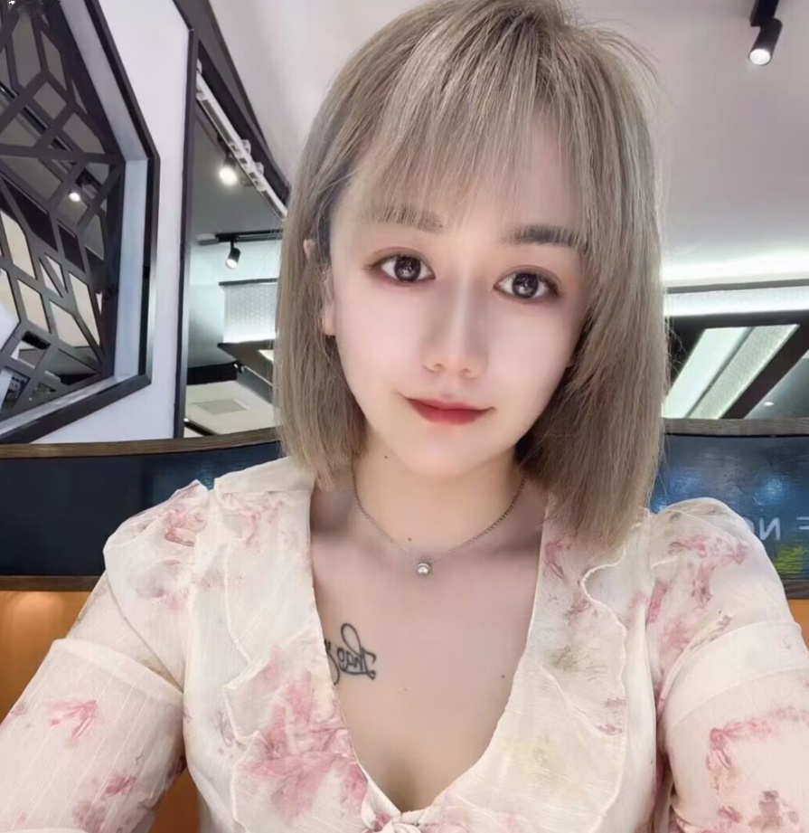 胸大肤白美女