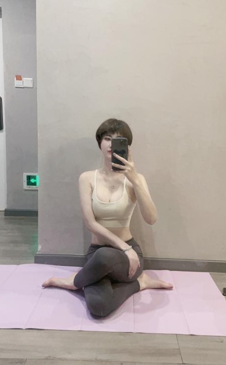 海珠区短发气质美女