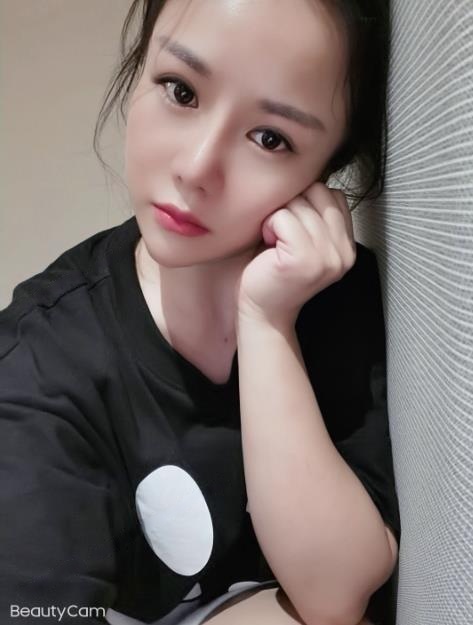 丰满小少妇灵儿
