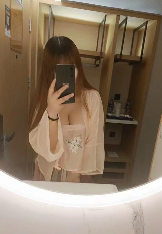 爆乳e胸妹子