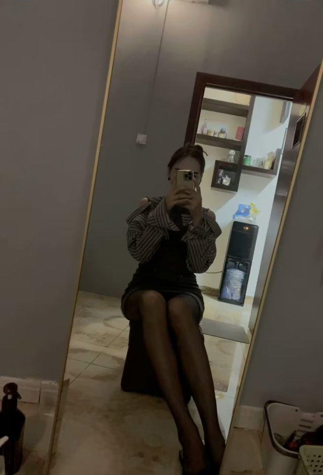 身材丰满，长腿黑丝爱死了