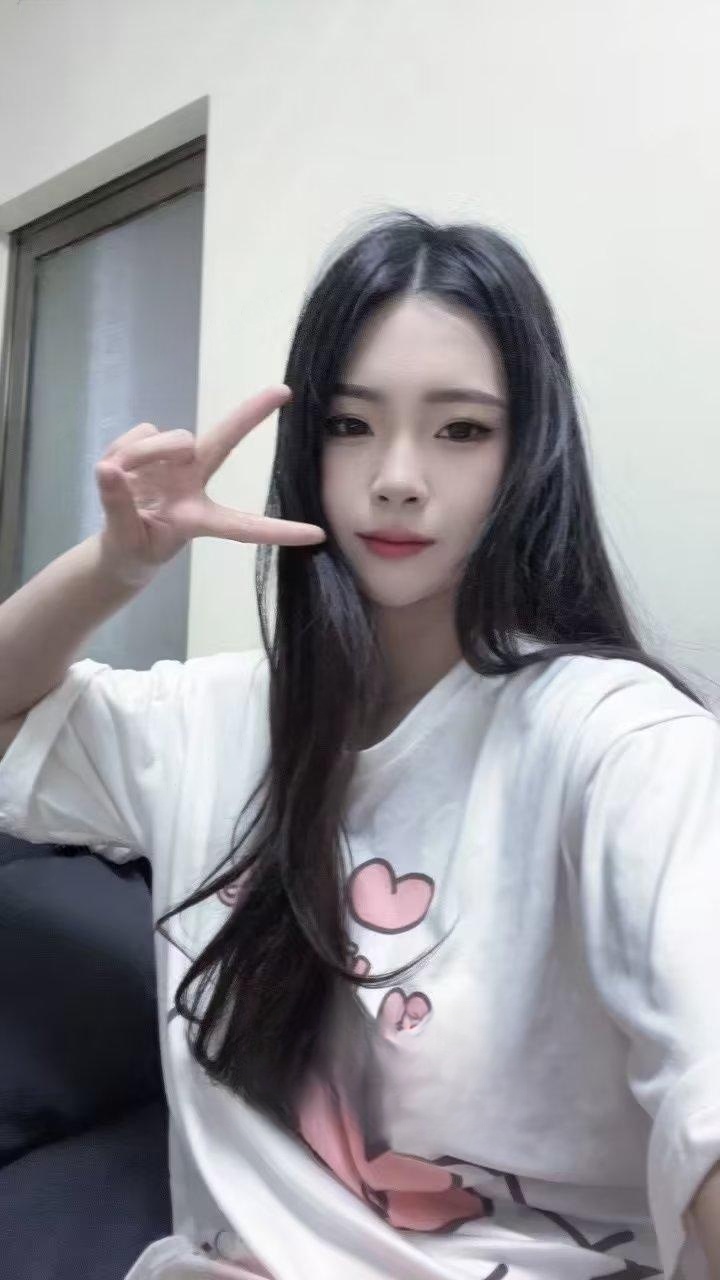 年轻漂亮大胸细腰果果