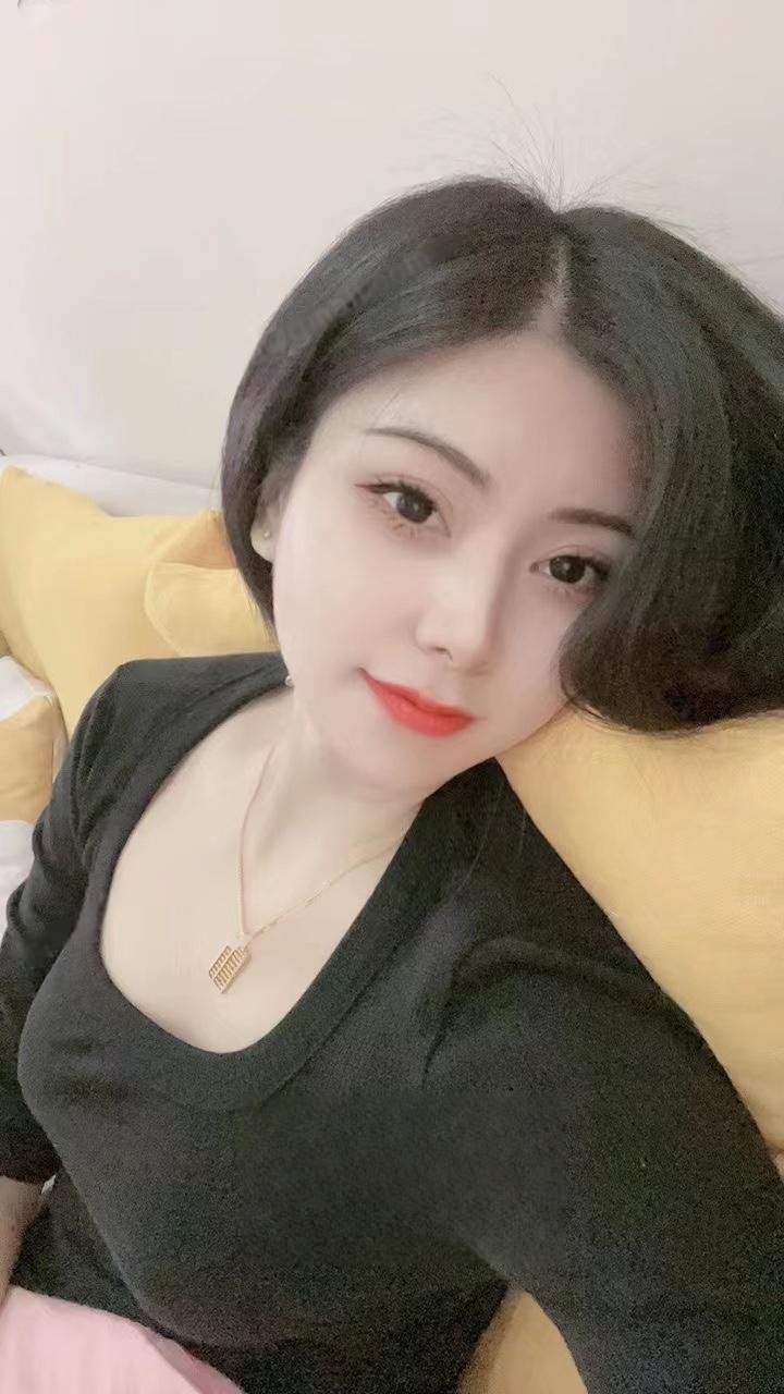 天津之前挺火的短发美女