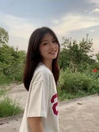 市区刚来的服务系嫩妹