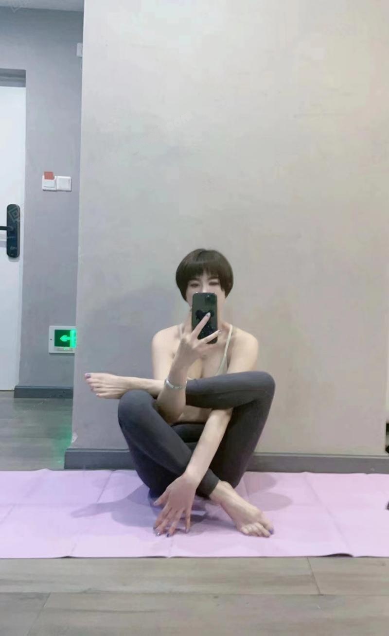 海珠区瑜伽短发妹