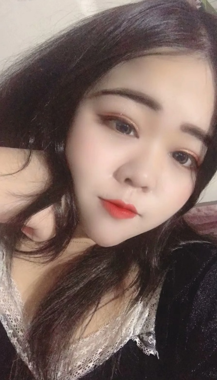 天桥美女