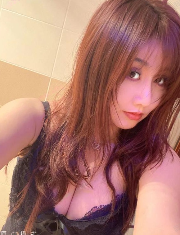 武侯服务型大胸美女