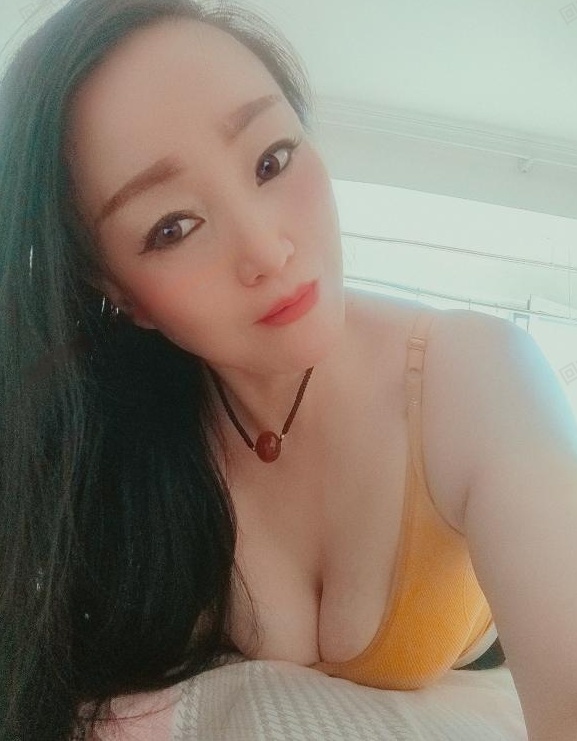 分享个大奶妹