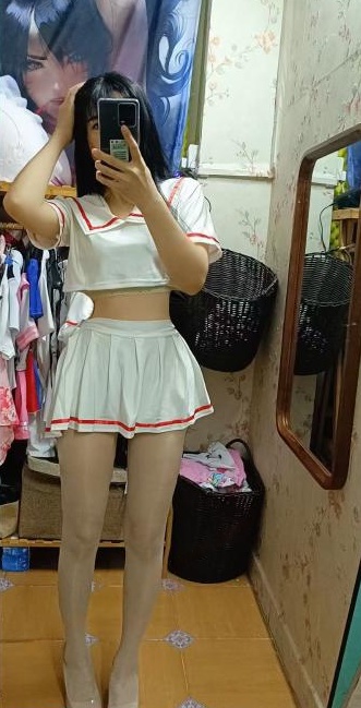 制服女王默默
