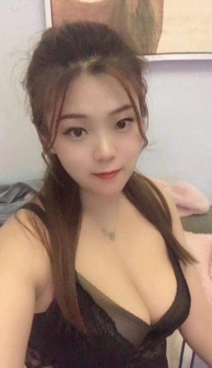 前凸后翘风骚妹子